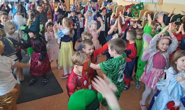 Bal karnawałowy w przedszkolu