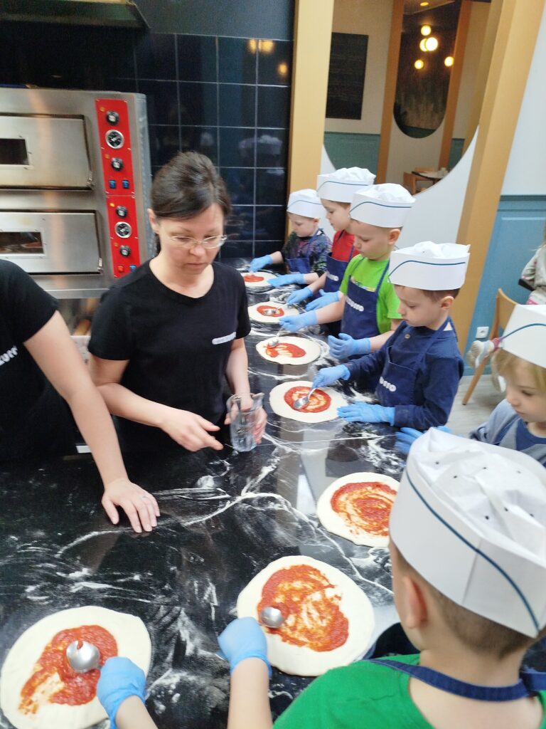Słoneczka na warsztatach pizzy w Azzurro