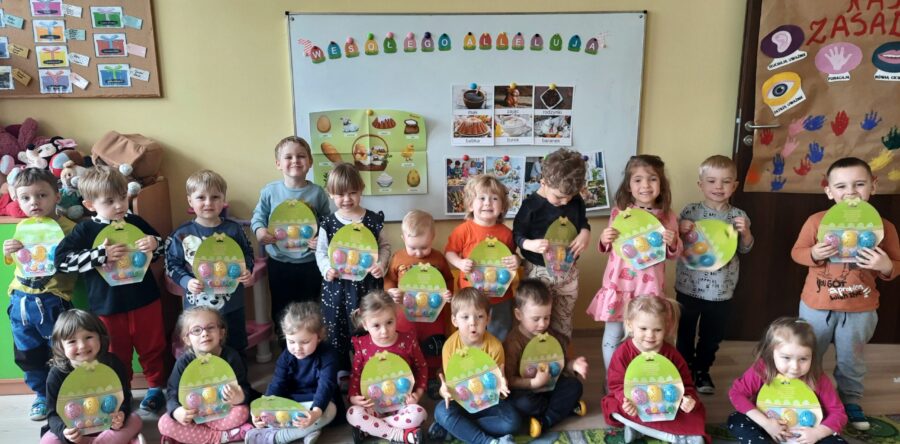 Wielkanocne zabawy z zajączkiem u Iskierek