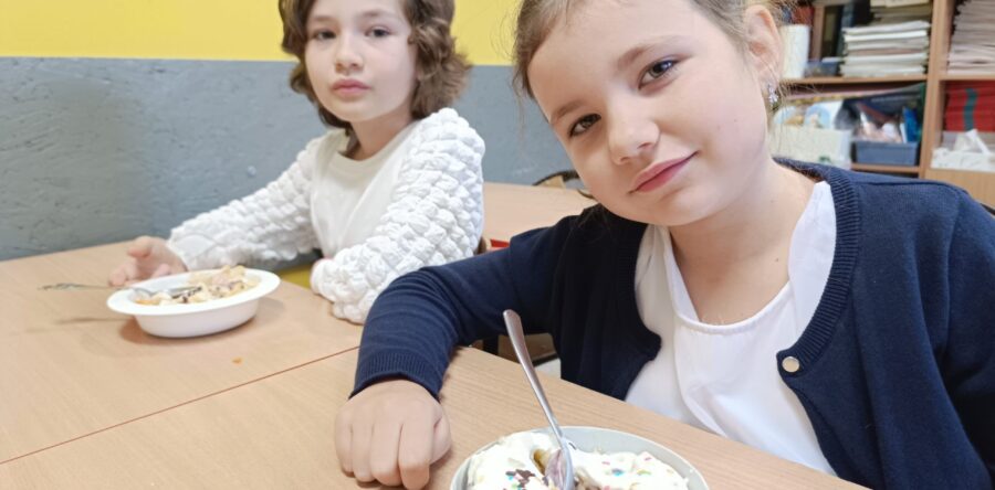 Klasa IA przygotowuje deser