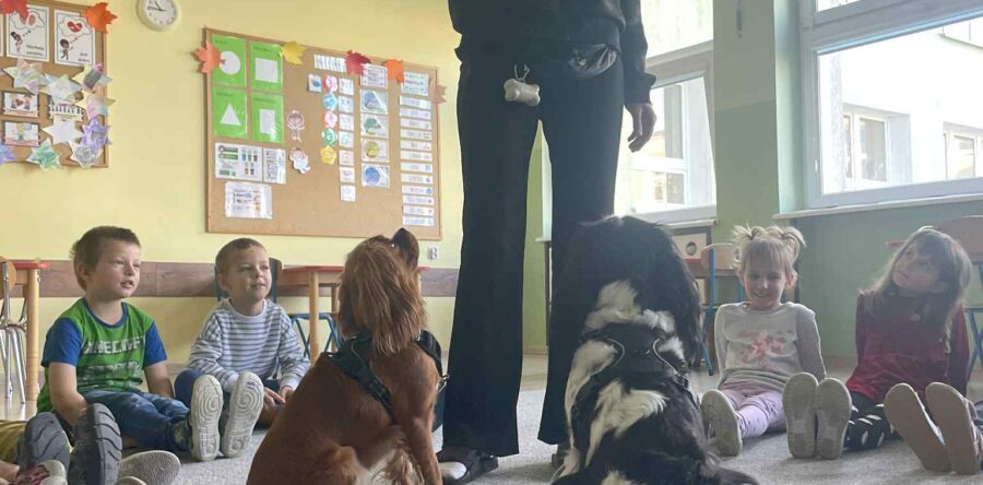 Zajęcia z dogoterapii ,,Jak rozmawiać trzeba z psem?”