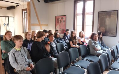 Warsztaty fotograficzne klasy 8b w Domu Grossówny